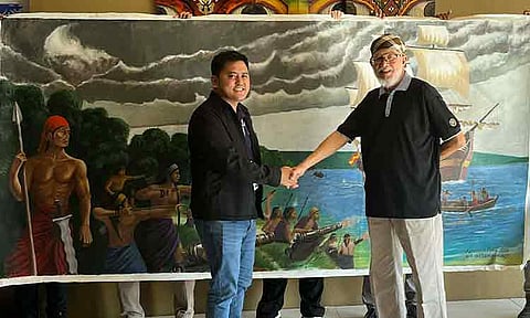 Two historical paintings by artist Boy Aurelio Peña, including “1848 Battle of Davao,” were formally turned over to Museo Dabawenyo along Mabini Street. In the photos are Aurelio “Boy” Peña (right) and Museo Dabawenyo Officer-in-Charge Jason Arceo during the turnover ceremony.
