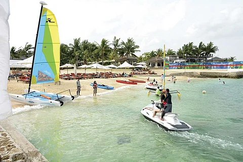 Diversion. Are tourist destinations in Cebu, like this beach in Lapu-Lapu City, ready for a surge of tourists who may come to Cebu or Bohol while Boracay is closed for 6 months? Boracay’s temporary closure will start in less than 3 weeks. (SunStar Foto/Alex Badayos)