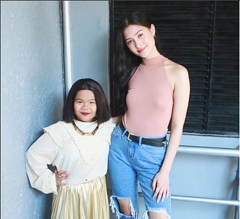 Maureen Wroblewitz (right) with Kapuso young star Ryzza Mae Dizon in one of the segments of GMA Network's noontime show "Eat Bulaga." (Grabbed from @eatbulaga1979)