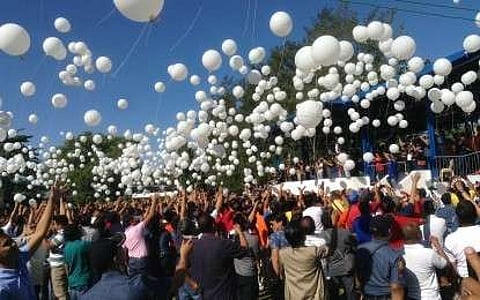 PANGASINAN. Election candidates in Pangasinan for the May 2019 elections release white balloons to signify genuine intention to serve. (Photo by Liwayway Yparraguirre)