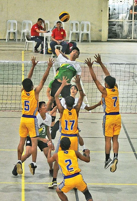 DAVAO. Davao City spiker Dux Euan Yambao unleashes an attack against Compostela Valley Gold defenders during an elimination game. (Photo by D'Artagnan Yambao)