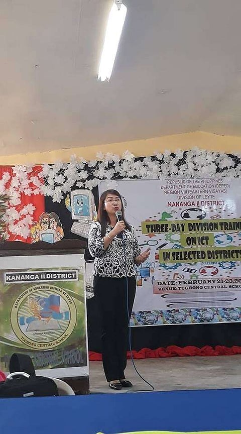 LEYTE. Leyte Assistant Schools Division Superintendent Marilyn Siao speaks during the three-day division training on Literacy through ICT in Kananga, Leyte. (Photo courtesy of Ronel Boholano)