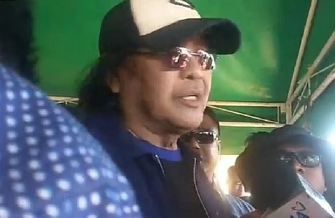 CEBU. Famed director Carlo J. Caparas attended the funeral services of Christine Lee Silawan on Saturday, March 23, describing the horrific fate of Christine as "incomparable." (Screenshot from Fe Marie Dumaboc's Superbalita Facebook live video)
