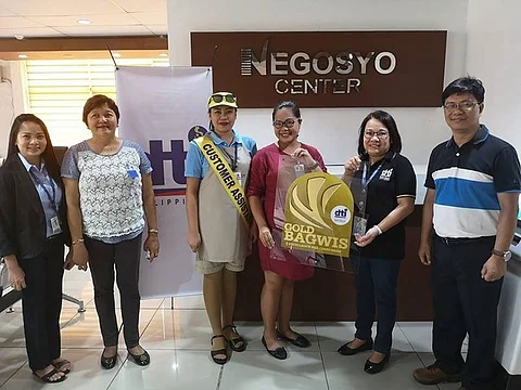 BACOLOD. DTI-Negros Occidental officials and personnel led by Provincial Director Lea Gonzales (second from right) award the Seal of Excellence plaque to representatives of SM Supermarket as Gold Bagwis awardee at the agency's provincial office in Bacolod City on Friday, April 26, 2019. (Contributed Photo)