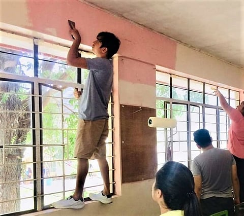 BACOLOD. Marapara Rotaractors at work in a classroom. (Contributed photo)