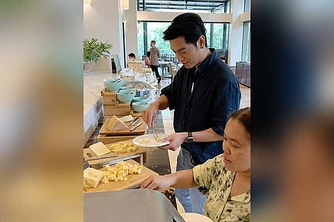 CEBU. Niza & Doyzkie went for the cheese section first. (Photo by Jinggoy I. Salvador)