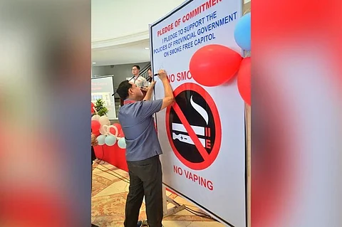 ILOILO. Governor Arthur Defensor, Jr. signs the Pledge of Commitment in support of the Barangay Kapitolyo Smoke-Free Campaign during the program's launching on September 9, 2019. Some mayors, provincial board members, provincial government department heads and chiefs of hospitals, and officers of the Association of Iloilo Provincial Government Employees (AIPGE) also signed the Pledge of Commitment. (Vincent Gefes/Capitol news)
