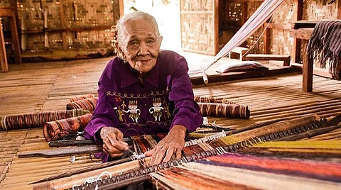 DAVAO. Apo Rita Agon, 90, weaving the fibers of hope of the Bagobo Klata tribe. (Photo by Ace June Rell S. Perez)