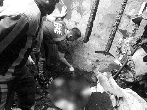 CEBU. A five-year-old boy was killed after he failed to escape his burning house in Barangay Agus, Lapu-Lapu City on Monday morning, September 23, 2019. (Photo contributed by Ariel Berdon)