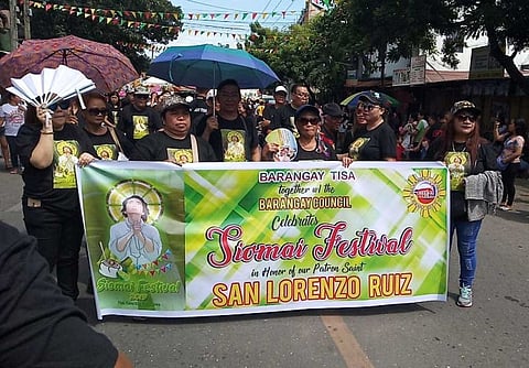 TISA'S PRIDE. Officials of Barangay Tisa, Cebu City lead the celebration of the Siomai Festival on Sunday, Sept. 29, 2019. (SUNSTAR FOTO / ALAN TANGCAWAN)