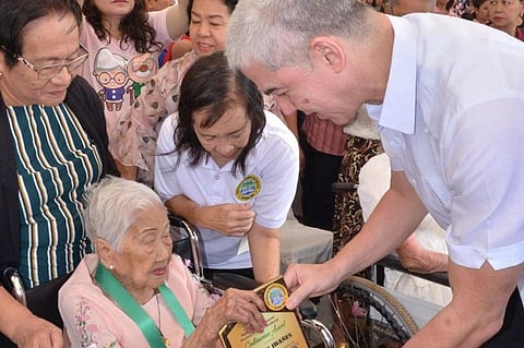 BACOLOD. Governor Bong Lacson gives the centenarian plaque, P100,000 cash, and NOCHP membership card to Ana Tan Ibañes, 100 years old of Cadiz City at the Cinco de Noviembre celebration held at the Capitol Park in Bacolod City Tuesday, November 5, 2019.