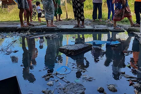 HEALTH HAZARD. Residents of Sitio Paradise 3 have complained that the flood problem in the area has caused dengue and leptospirosis cases to rise.
