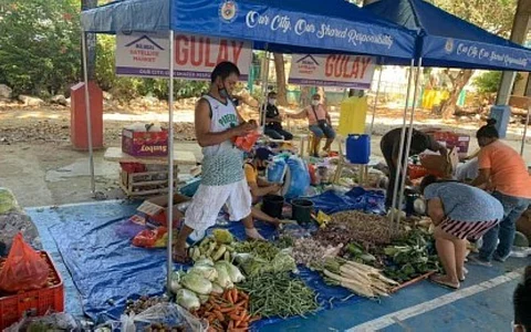 PANGASINAN. Dagupan City Government starts its satellite market at Barangay Bolosan Dagupan City for the residents in the eastern part of the city on March 26, 2020. Social distancing, disinfection of the area, among other protocols, are followed to ensure the safety of the residents against the coronavirus disease 2019. (PNA)