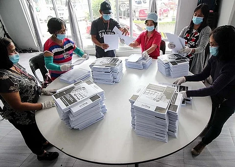 BAGUIO. Employees of a private school in Baguio arrange modules to be distributed to high school students for the school year. With the opening of classes in public schools reset to October 5, DepEd-Baguio is trying to complete funds to print learning modules. (Jean Nicole Cortes)