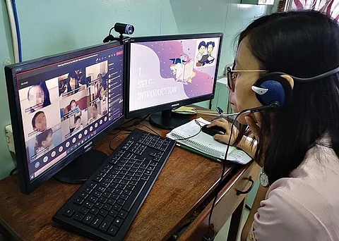 NEW LEARNING MODE. A private school teacher meets her class through the new normal of education system. In a bid to mitigate the effects of Covid-19, the government has suspended face-to-face learning as per the Department of Education and Inter-Agency Task Force's implementing guidelines. (Dave Leprozo Jr.)