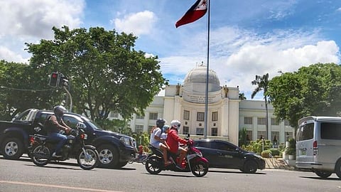 154 ka mga infra projects gipahunong sa gobernador