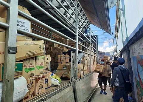 BAYANIHAN. The League of Associations in La Trinidad Vegetable Trading Post, one of the biggest vegetable trading areas in the country, raise P300,000 to purchase food donated to the typhoon victims of Cagayan. The relief goods were delivered Monday evening.