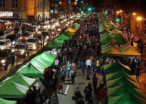 OPEN, CLOSE. Operation of the night market, which reopened December 1, was suspended after apparent lapses in crowd control. The city will immediately organize a meeting and conduct a post-night market assessment to evaluate the incident. (Roderick Osis)