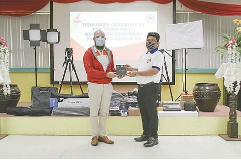 LEARNING SUPPORT. Vivant Foundation, represented by executive director Shem Jose W. Garcia (left), donates audio-video production equipment to the Department of Education 7 Director Salustiano Jimenez (right) as part of its commitment to uplift the public education system, particularly with the implementation of the distance learning program. / CONTRIBUTED