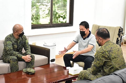 ZAMBOANGA. Lieutenant General Corleto Vinluan, Jr., commander of the Western Mindanao Command (Westmincom) orders the Sulu-based military troops to remain steadfast and to sustain the momentum in the campaign against terrorism. A photo handout shows Vinluan (left) in a courtesy visit to Sulu Governor Abdusakur Tan (center) during his three-day stay in the province. (SunStar Zamboanga)