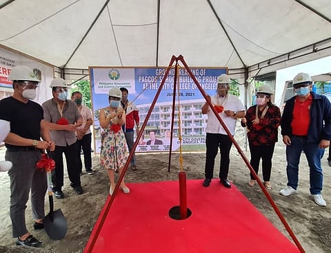 CAPSULE LAYING. Pagcor Chair Andrea Domingo, Angeles City Mayor Carmelo Lazatin Jr., Vice Mayor Vicky Vega-Cabigting, Casino Filipino Director Jimmy Bondoc, Casino Filipino-Angeles City Branch Manager Red Rivera, Liga ng mga Barangay President Jerry Alejandrino and SK Federation President Noah De Guzman Mandani led Monday's capsule laying ceremony of the P50-million four-story, 20-classroom building donated by Pagcor to the City College of Angeles. (Chris Navarro)
