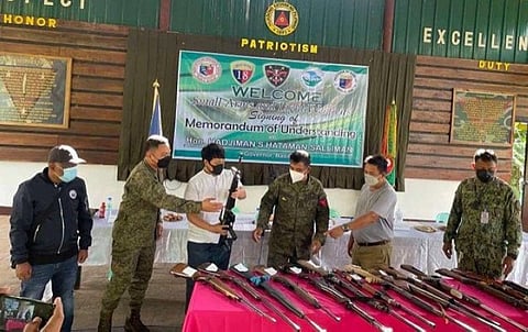 ZAMBOANGA. Officials of the municipality of Ungkaya Pukan, Basilan province turn over 15 loose firearms to military authorities as they express support to the implementation of the government's Small Arms and Light Weapons program. A photo handout shows Basilan Governor Hadjiman Hataman-Salliman (2nd from right) together with top military officials inspecting the surrendered unlicensed guns. (SunStar Zamboanga)