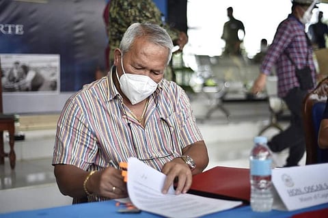 Cagayan de Oro City Mayor Oscar Moreno signed a memorandum of agreement (MOA) with the Department of Social Welfare and Development (DSWD)-Northern Mindanao on the implementation of the Enhanced Community Quarantine (ECQ) Special Ayuda on Tuesday, August 3, at the Police Regional Office-10 in Camp Alagar, this city. (Contributed photo)