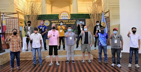 NEGROS OCCIDENTAL. Gov. Eugenio Jose V. Lacson (3rd from left) is joined by Provincial Sports Coordinator Tony Agustin (4th from right), champion IM Joel Pimentel (4th from left), and the winners of the 1st Governor Eugenio Jose V. Lacson Chess Tournament - Open category. (Fred Dizon Photo)
