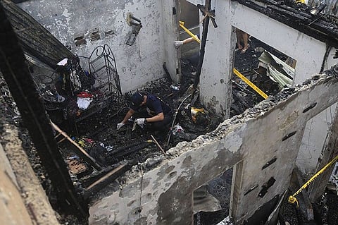 â– BATA PATAY: Gisusi sa usa ka personnel sa Scene of the Crime Operation (Soco) ang dapit diin nakaplagan ang lawas ni Candice Pailden, 4, sa sunog sa Lunes sa udto, Agusto 23, 2021 sa Little Village, Barangay Basak, Dakbayan sa Lapu-Lapu. Photo by Alan Tangcawan