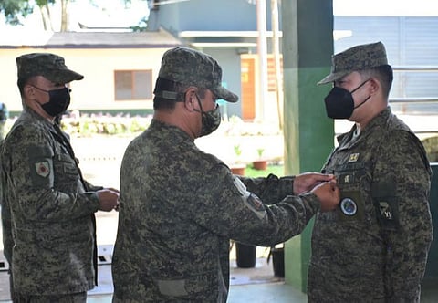 HEROIC ACTS. The Western Mindanao Command (Westmincom) has awarded Bronze Cross Medal to five officers and five enlisted personnel of the Joint Task Force (JTF)-Sulu for their heroic acts during the rescue and retrieval operation of the C-130 plane on July 4 in Patikul, Sulu. Major General Generoso Ponio, Westmincom acting commander (center), assisted by Major General William Gonzales, JTF-Sulu commander (left), pins a medal to one of the awardees during his visit Thursday, September 2, at Camp General Teodulfo Bautista in Jolo, Sulu. (SunStar Zamboanga)