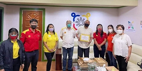 FIGHTING COVID-19 TOGETHER. The Mabalacat City Government (MCG) under the leadership of Mayor Crisostomo Garbo received a Certificate of Appreciation from Shell Philippines citing MCG's invaluable support to the company's vaccination drive dubbed "Fighting Covid-19 Together." (Mabalacat City Information Office)