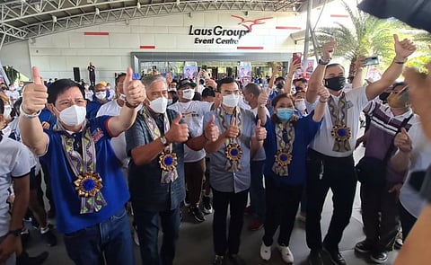 PING-SOTTO IN PAMPANGA. Presidential candidate Senator Ping Lacson and running mate, Senate President Tito Sotto, together with senatorial aspirants former PNP Chief Gen. Guillermo Eleazar, Dr. Minguita Padilla and Congressman Monsour Del Rosario, flash the thumbs up sign during Sunday's Online Kumustahan and Philippine Dance Competition held at the LausGroup Event Centre, City of San Fernando, Pampanga. (Chris Navarro)