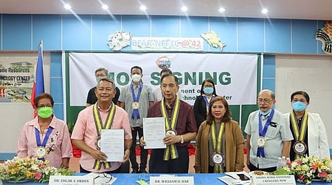 BIOTECHNOLOGY CENTER. Agriculture secretary William Dar and Central Luzon State University President Edgar Orden presided over the signing of the memorandum of agreement on the construction of the National Fisheries Research and Development Institute Biotechnology Center over the weekend. (DA Central Luzon)