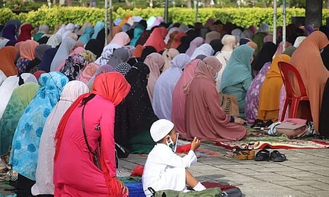 FEAST OF SACRIFICE. In this file photo, Muslims gather at the Plaza Independencia in downtown Cebu City early Saturday morning, July 9, 2022, to hold morning prayers in observance of Eid’l Adha.