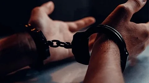 Handcuff arrest