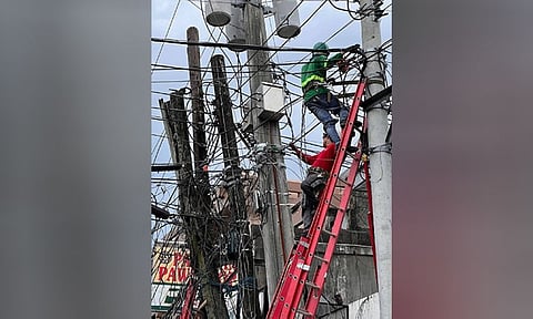 Bacolod council urges telcos to clean up spaghetti wires, abandoned posts