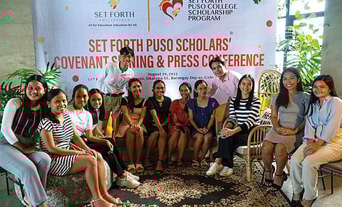 DESERVE. The 12 deserving scholars gather with a photo with Set Forth Philippines founder Renoa King.