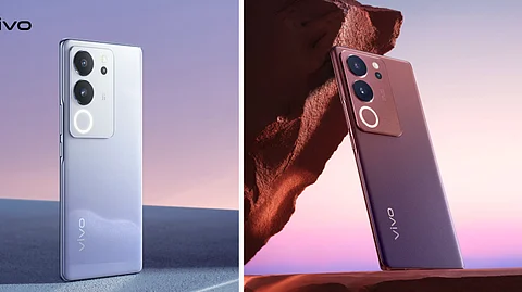 Unlock the universe of elegance: the vivo V29 5G in Starry Purple, Magic Maroon.