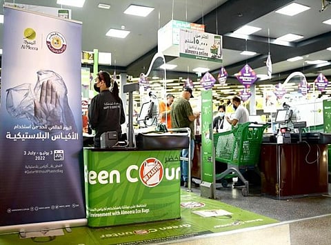 Al Meera Distributes Reusable Shopping Bags