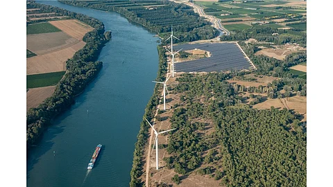 Solar and wind projects, Hybrid solar wind projects
