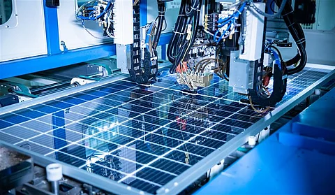 Slight BOM adaptation: BC modules require a modified encapsulant – thinner on the front and thicker on the rear. (Photo Credit: LONGi)