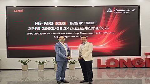 LONGi is receiving a certificate from TUV Rheinland.