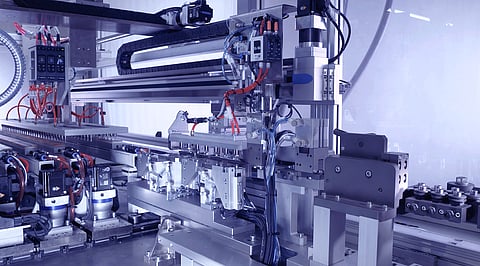 Mondragon Assembly’s IC200 auto-bussing system connects module strings using non-contact induction soldering and automated busbar handling. (Photo Credit: Mondragon Assembly)