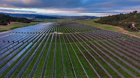 UV Trade-Off: Tracking systems increase irradiance capture but also raise cumulative UV exposure, impacting long-term module reliability.