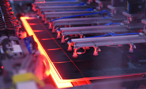 Design Integration: Cell and module-level refinements, including full-screen layout and rear-contact design, support higher efficiency in AIKO’s ABC module.