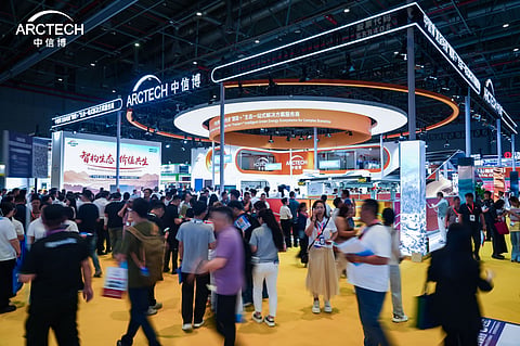 Arctech showcased its SkyLine II all-terrain intelligent tracking system at SNEC 2026, together with automated construction technologies, cable-supported mounting systems, and autonomous cleaning solutions.