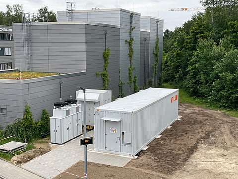 The 4 MW / 4.6 MWh energy storage project by suena energy serves both the electricity demand of the bus depot and electricity market participation at different times of the year. (Photo Credit: The smarter E AWARD 2026)