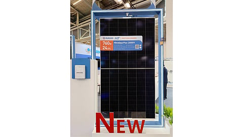 Huasun showcased its 2,000 V-compatible Himalaya PLUS HJT module series, along with anti-glare, vertical-installation, and colored HJT modules, at Intersolar Europe 2026.