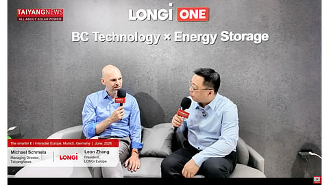 TaiyangNews Managing Director Michael Schmela (left) interviews Leon Zhang, President of the European Utility Business at LONGi Solar (right) at Intersolar Europe 2026.