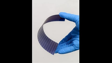GCL SI’s self-developed flexible perovskite-silicon tandem solar cell has achieved a certified conversion efficiency of 33.44%.